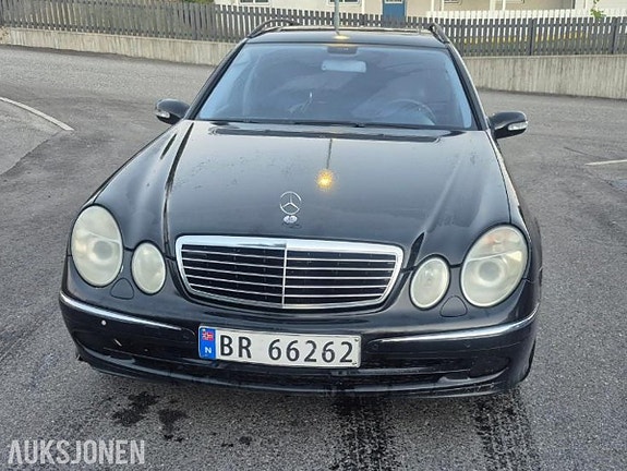 Mercedes-Benz E-Klasse 2 of 16