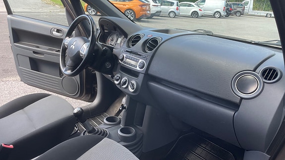 Mitsubishi Colt 13 of 21