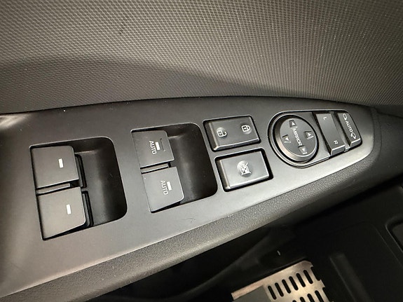 Hyundai IONIQ 11 of 29