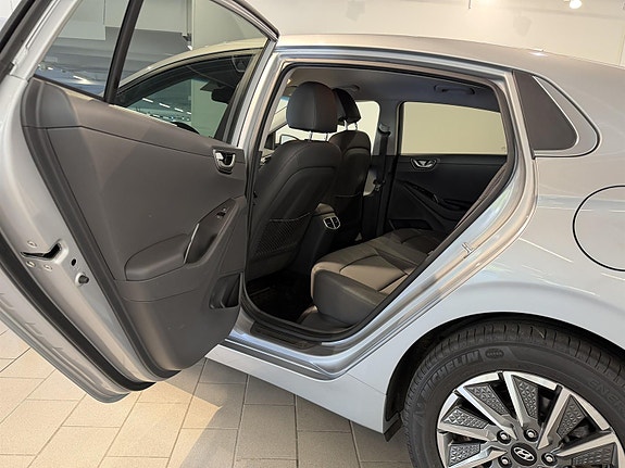 Hyundai IONIQ 25 of 29