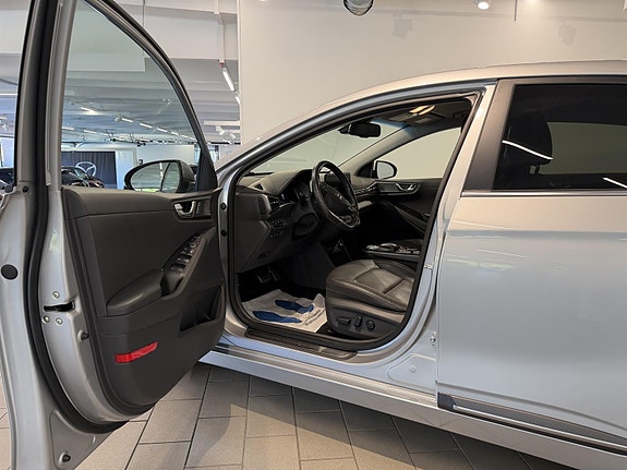 Hyundai IONIQ 10 of 29
