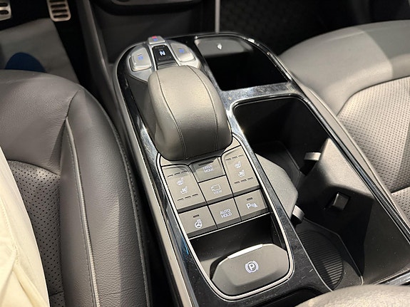 Hyundai IONIQ 24 of 29