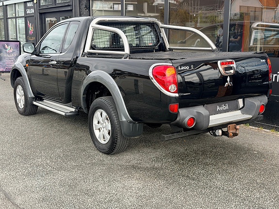 Mitsubishi L200 3 of 17