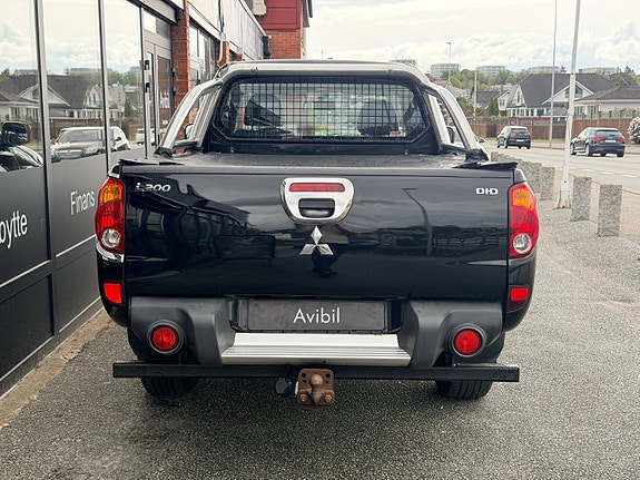 Mitsubishi L200 4 of 17