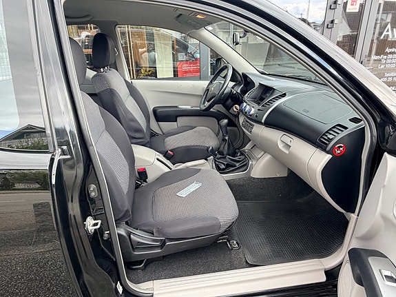 Mitsubishi L200 13 of 17