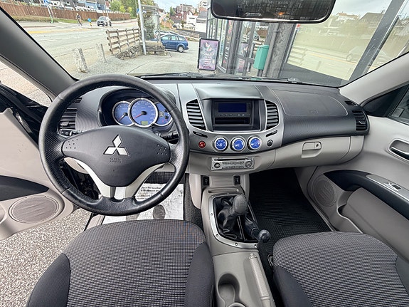 Mitsubishi L200 9 of 17