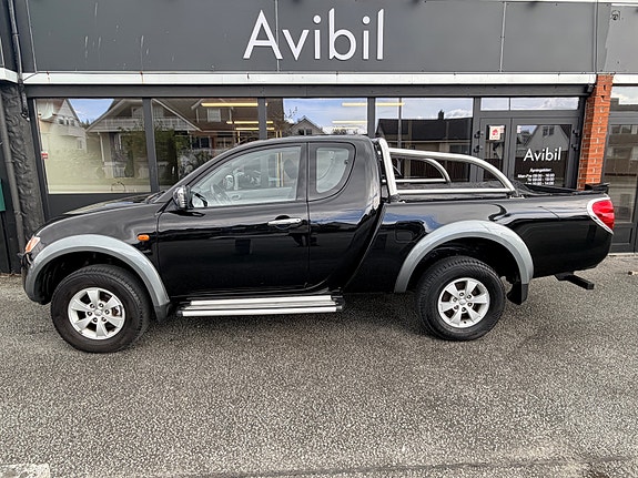 Mitsubishi L200 2 of 17