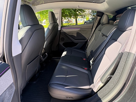 Tesla Model Y 9 of 14