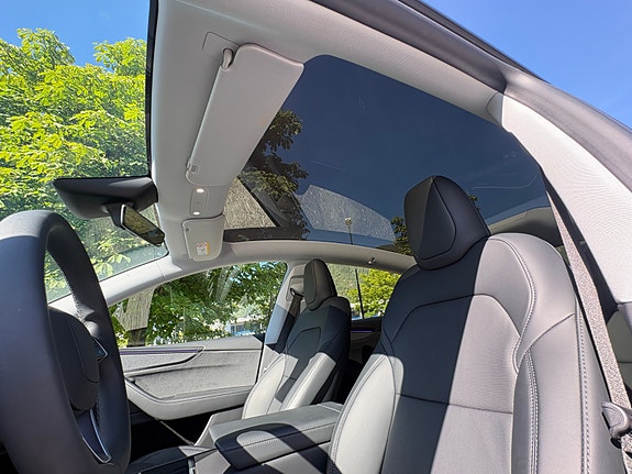 Tesla Model Y 11 of 14
