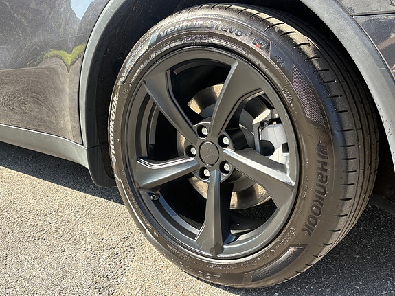 Tesla Model Y 6 of 14