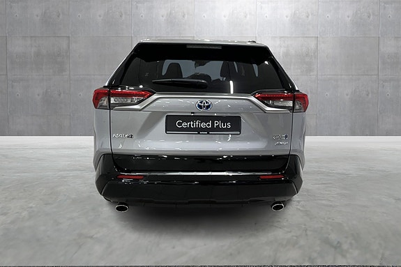 Toyota RAV4 Plug-in Hybrid 4 of 22
