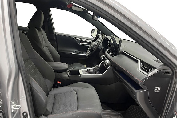 Toyota RAV4 Plug-in Hybrid 16 of 22