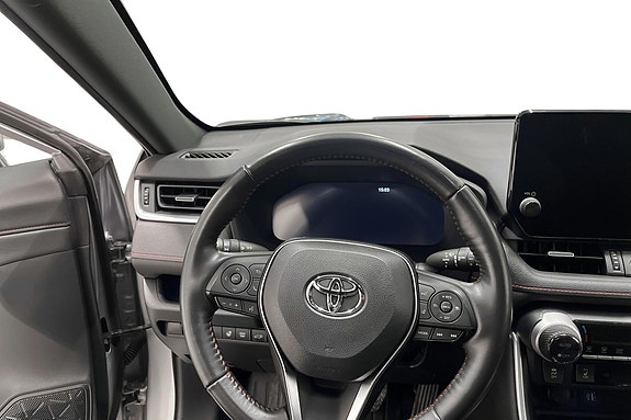 Toyota RAV4 Plug-in Hybrid 12 of 22