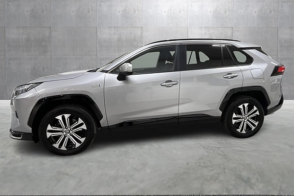 Toyota RAV4 Plug-in Hybrid 2 of 22