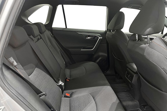Toyota RAV4 Plug-in Hybrid 18 of 22