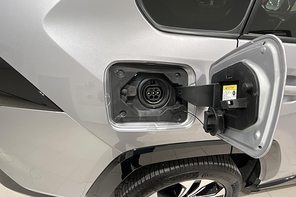 Toyota RAV4 Plug-in Hybrid 9 of 22