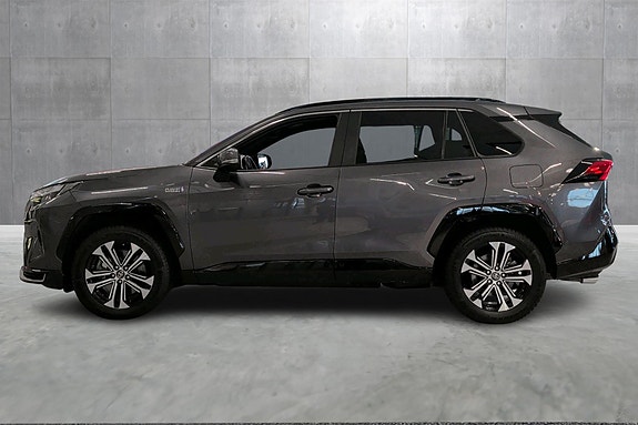 Toyota RAV4 Plug-in Hybrid 2 of 22