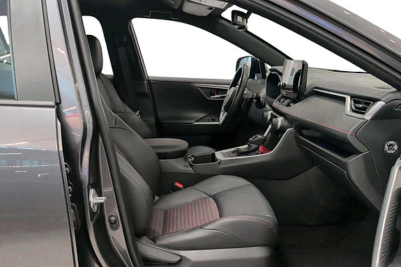 Toyota RAV4 Plug-in Hybrid 16 of 22