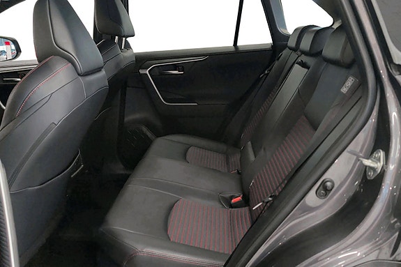 Toyota RAV4 Plug-in Hybrid 17 of 22