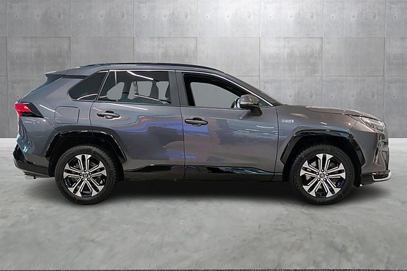 Toyota RAV4 Plug-in Hybrid 6 of 22