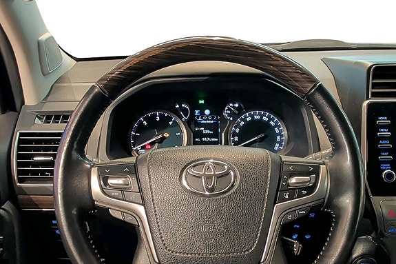 Toyota Land Cruiser 11 of 17