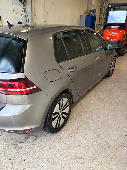 Volkswagen GOLF 4 of 14