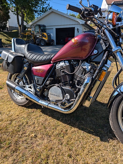 Honda VT 750 C Shadow 2 of 6