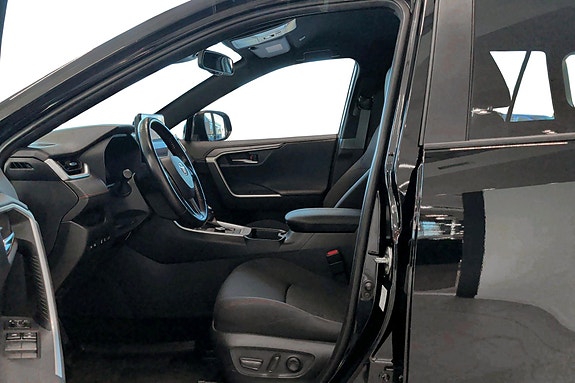 Toyota RAV4 Plug-in Hybrid 11 of 24