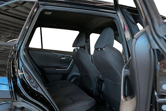 Toyota RAV4 Plug-in Hybrid 19 of 24