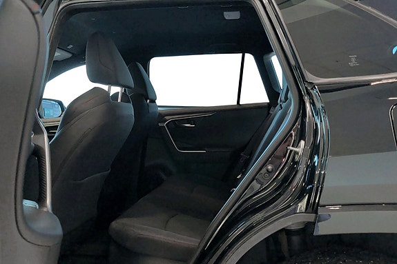 Toyota RAV4 Plug-in Hybrid 18 of 24