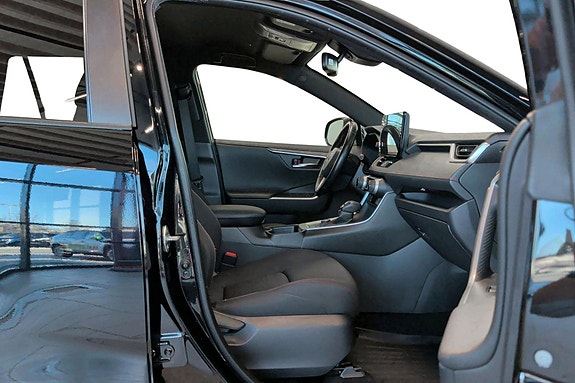 Toyota RAV4 Plug-in Hybrid 17 of 24