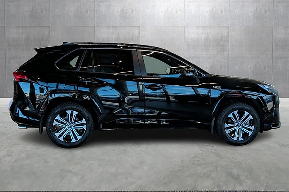 Toyota RAV4 Plug-in Hybrid 6 of 24