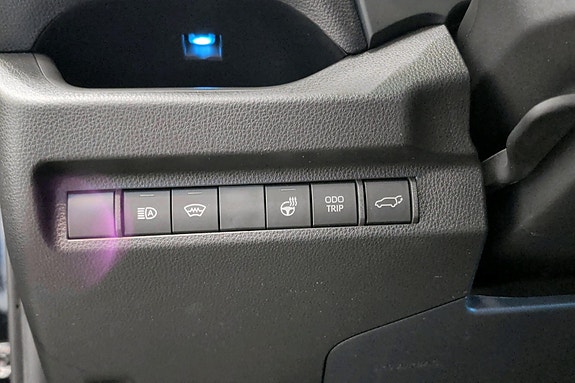 Toyota RAV4 Plug-in Hybrid 16 of 24