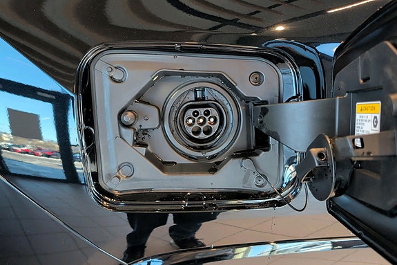 Toyota RAV4 Plug-in Hybrid 9 of 24