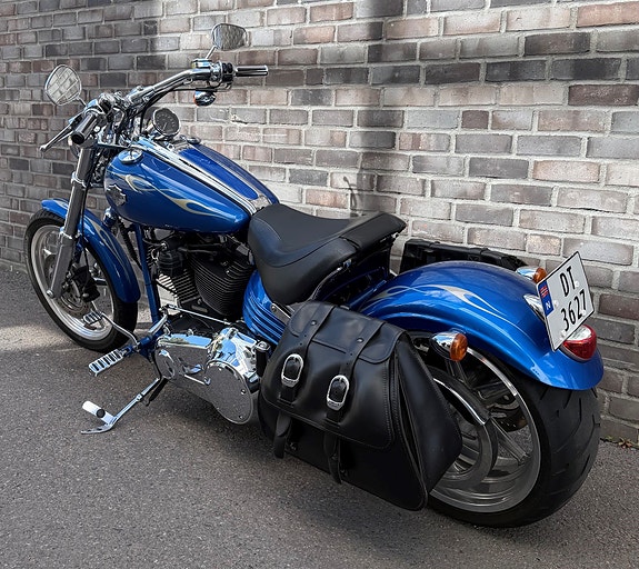 Harley-Davidson FXCWC Softail Rocker C 11 of 13