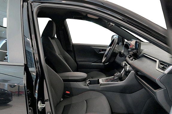 Toyota RAV4 Plug-in Hybrid 16 of 22
