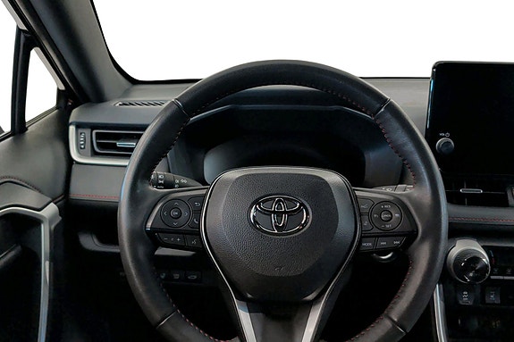 Toyota RAV4 Plug-in Hybrid 12 of 22