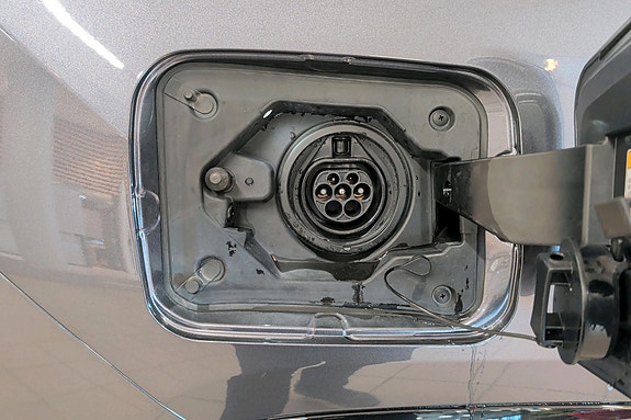 Toyota RAV4 Plug-in Hybrid 9 of 21