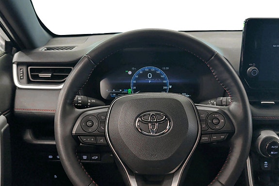 Toyota RAV4 Plug-in Hybrid 12 of 21