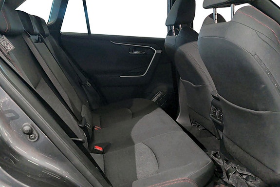 Toyota RAV4 Plug-in Hybrid 18 of 21