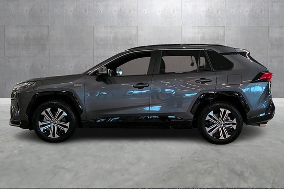 Toyota RAV4 Plug-in Hybrid 2 of 21
