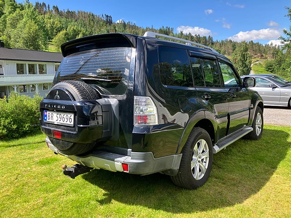 Mitsubishi Pajero 4 of 21