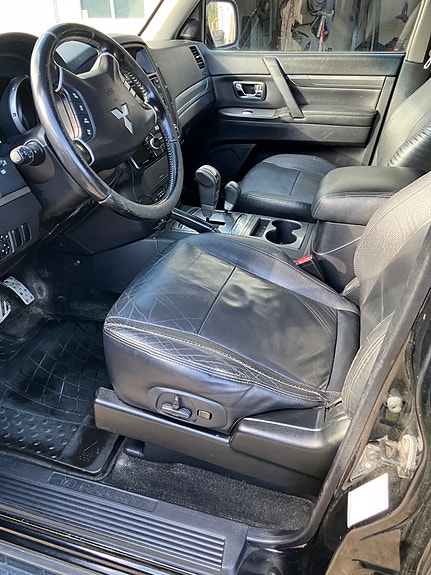 Mitsubishi Pajero 10 of 21
