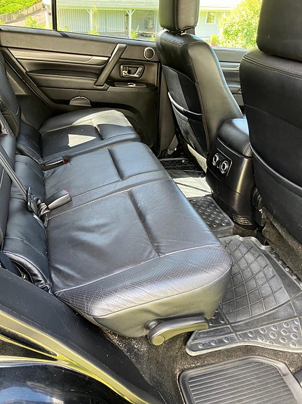 Mitsubishi Pajero 16 of 21