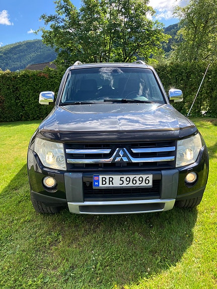 Mitsubishi Pajero 3 of 21