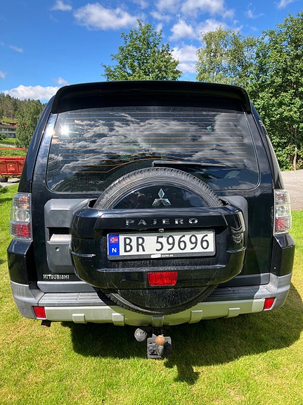 Mitsubishi Pajero 6 of 21
