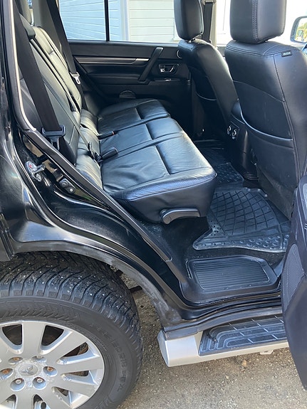 Mitsubishi Pajero 8 of 21