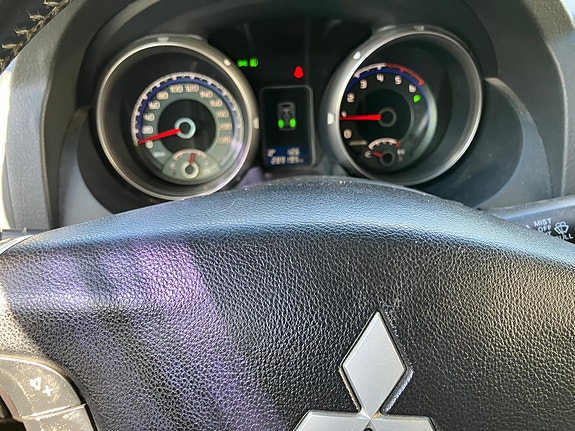 Mitsubishi Pajero 9 of 21