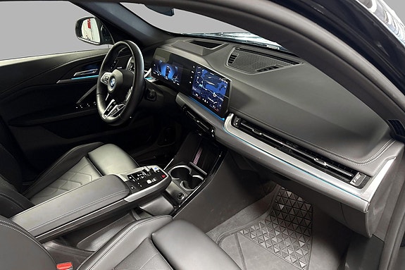 BMW iX1 11 of 14