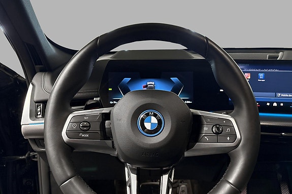 BMW iX1 6 of 14